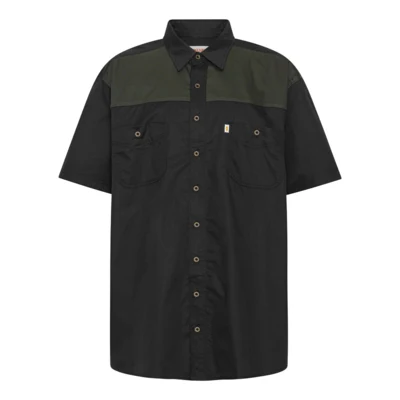 Sort skjorte med grøn kontrast